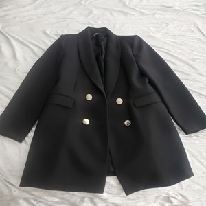 Fitted Boyfriend Blazer in Black